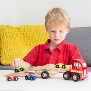 Car transporter with 4 vehicles